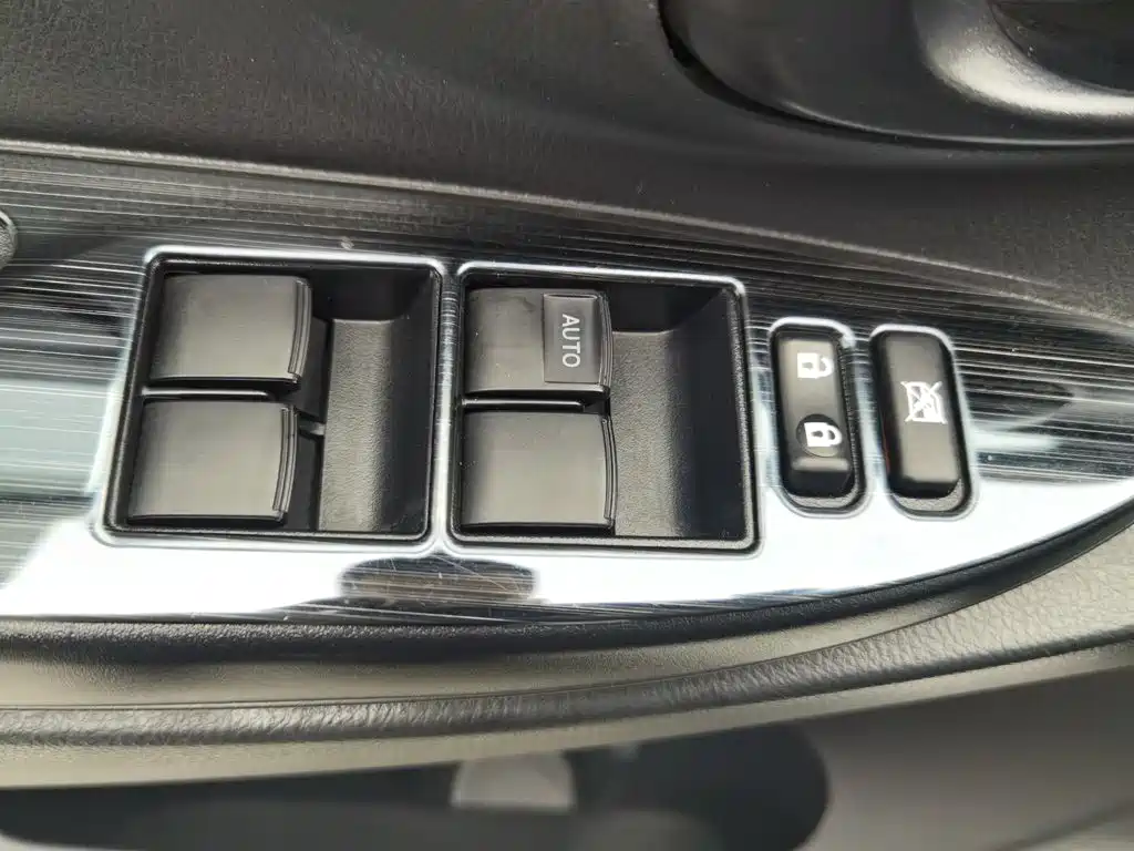 Toyota Yaris L — миниатюра 9