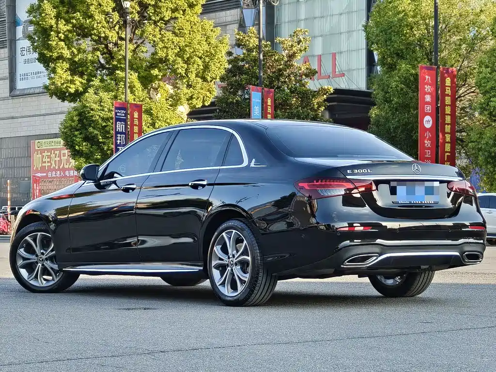 Mercedes-Benz E-Class — миниатюра 5