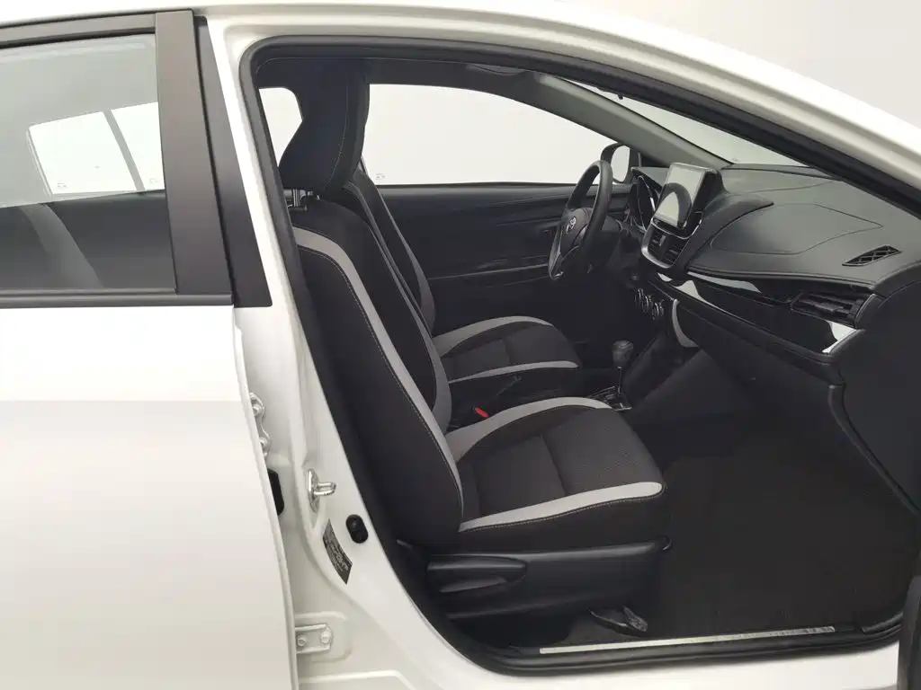 Toyota Yaris L — миниатюра 23