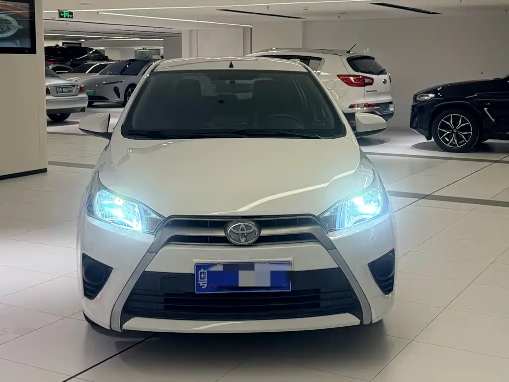 Toyota Yaris L — миниатюра 2