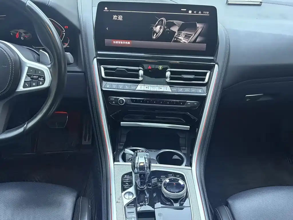 BMW 8 Series — миниатюра 14