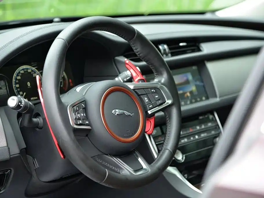 Jaguar XFL — миниатюра 6