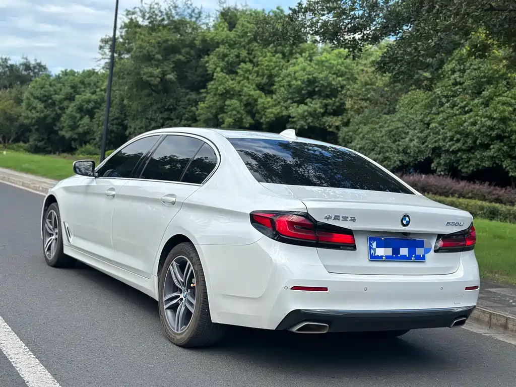 BMW 5 Series — миниатюра 9