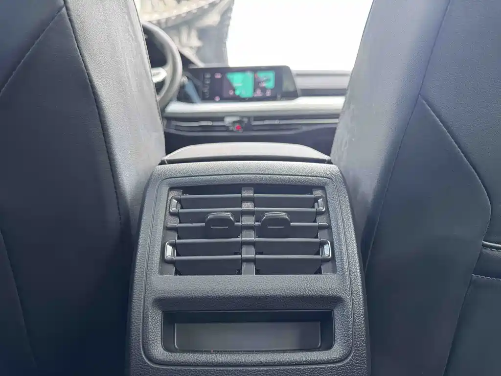 Volkswagen Golf — миниатюра 18