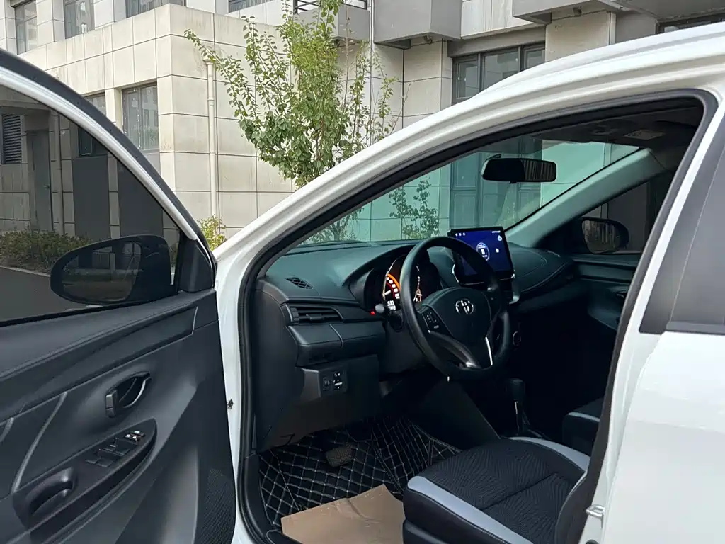 Toyota Yaris L — миниатюра 7