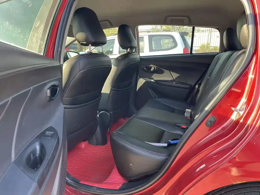 Toyota Yaris L — миниатюра 6