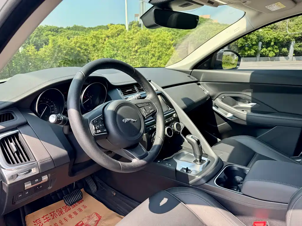 Jaguar E-PACE — миниатюра 6