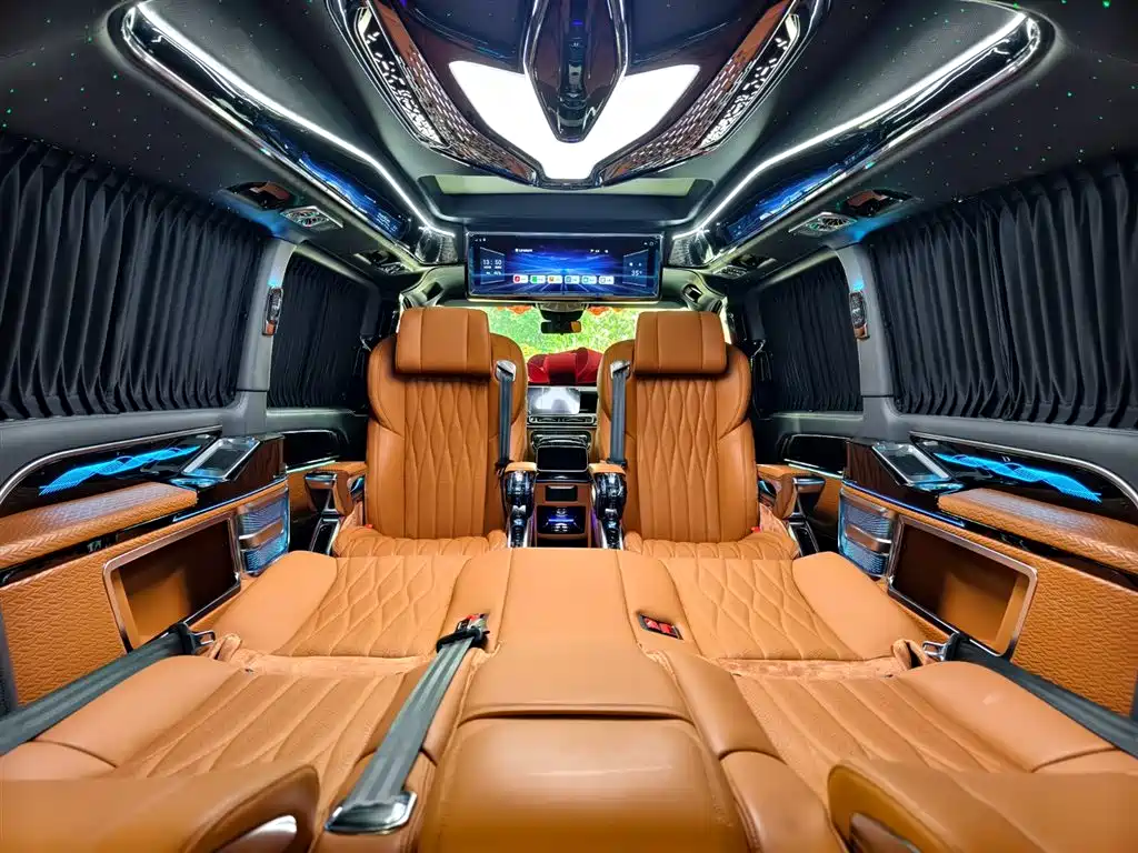Mercedes-Benz Vito 2024 2.0T 7 мест