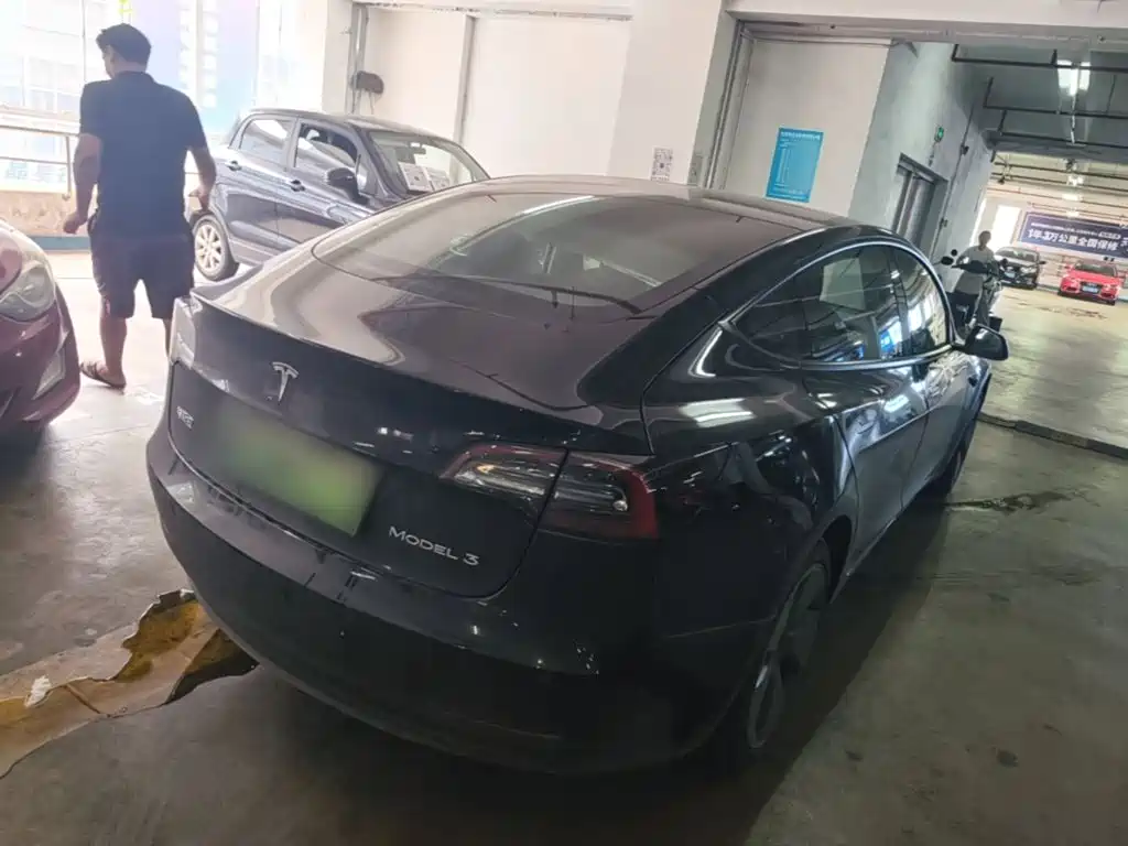 Tesla Model 3 — миниатюра 7