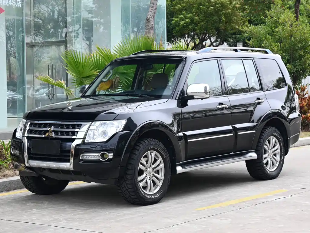 Mitsubishi Pajero (Import)