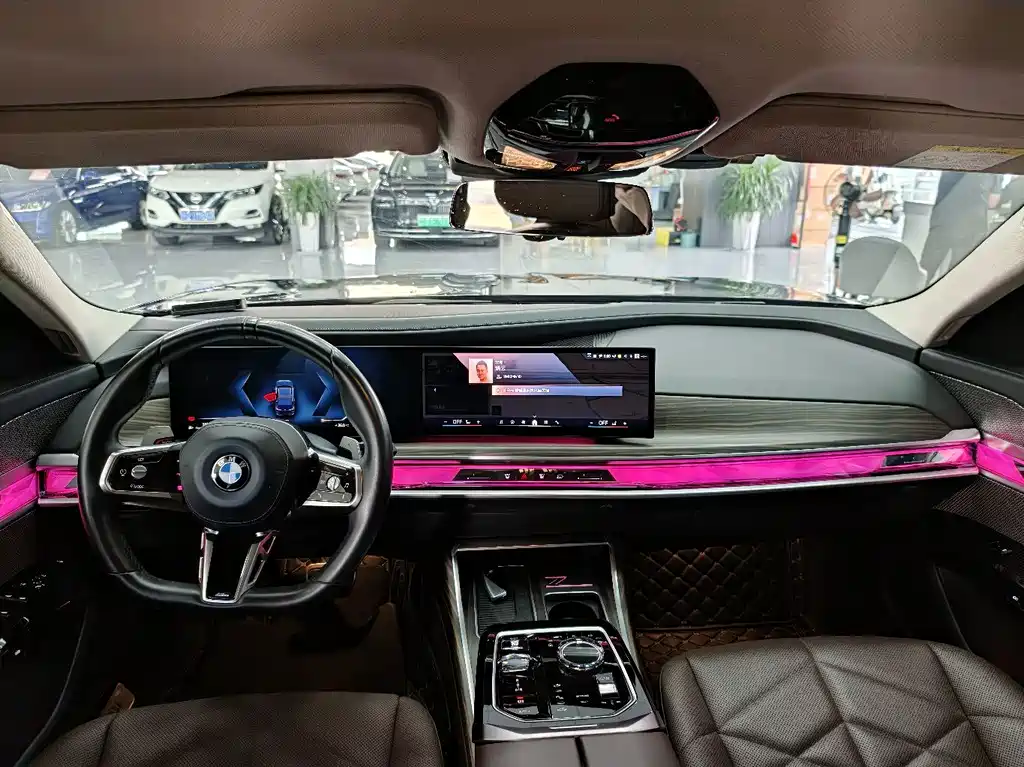 BMW 7 Series — миниатюра 13