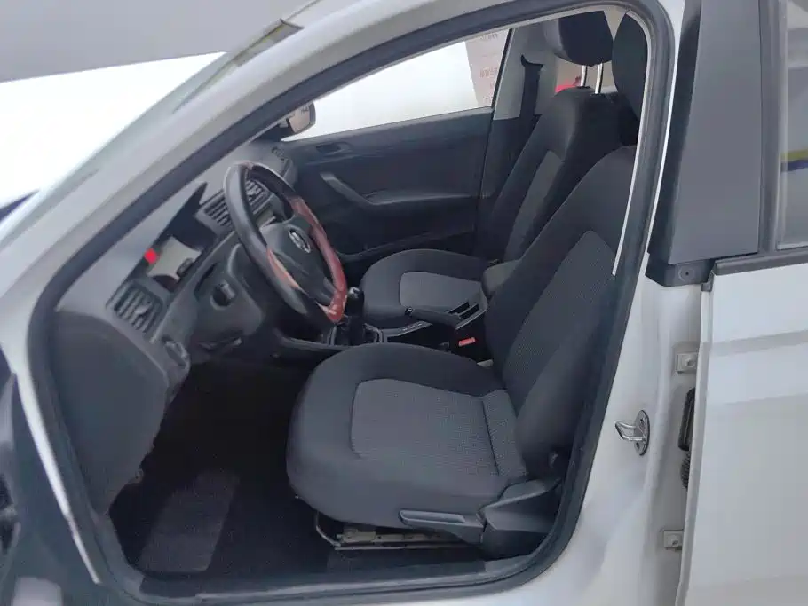 Volkswagen Santana — миниатюра 9