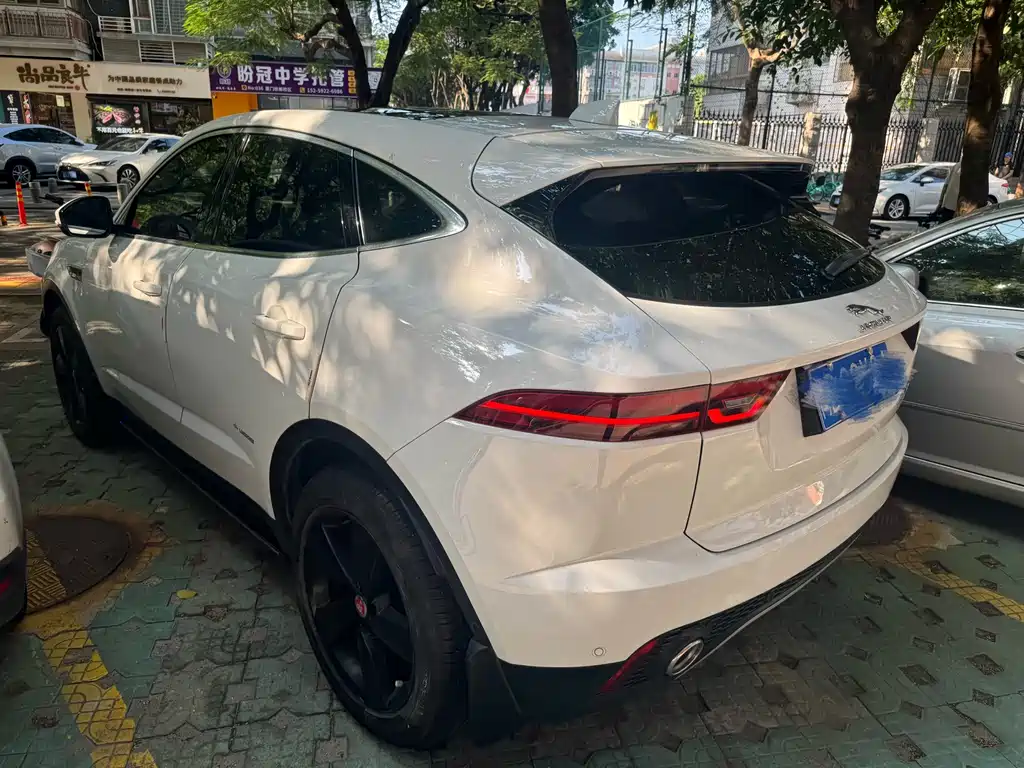 Jaguar E-PACE — миниатюра 5