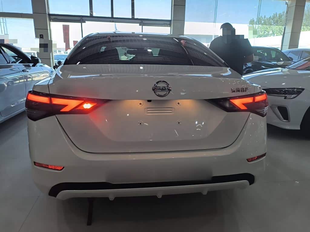 Nissan Sylphy 1.6 л 2022 г. Белый, пробег 38500 км
