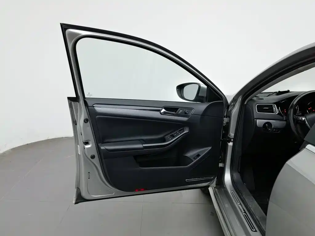 Volkswagen Sagitar — миниатюра 8