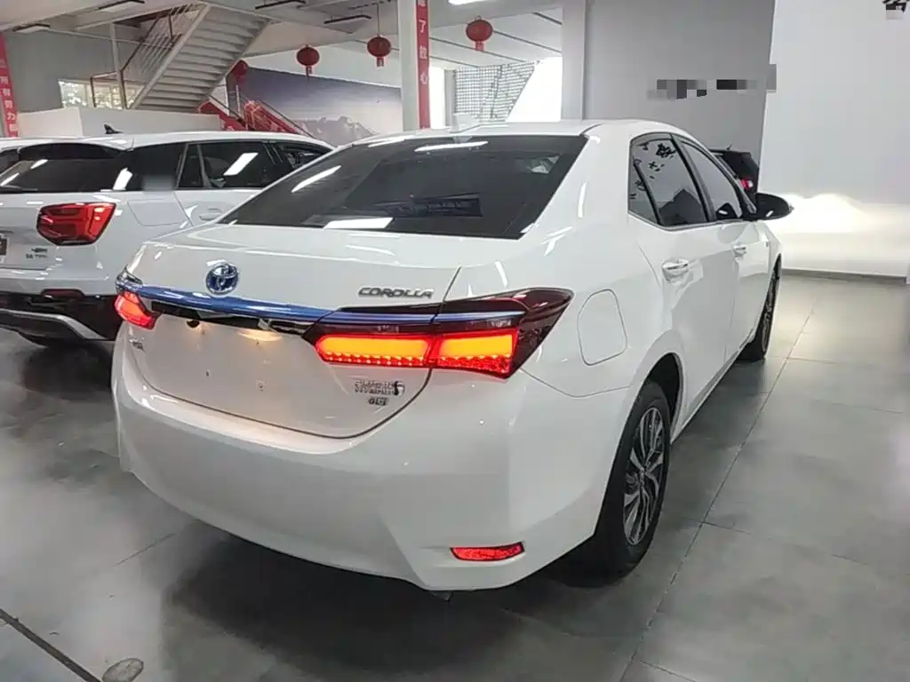 Toyota Corolla Hybrid — миниатюра 7