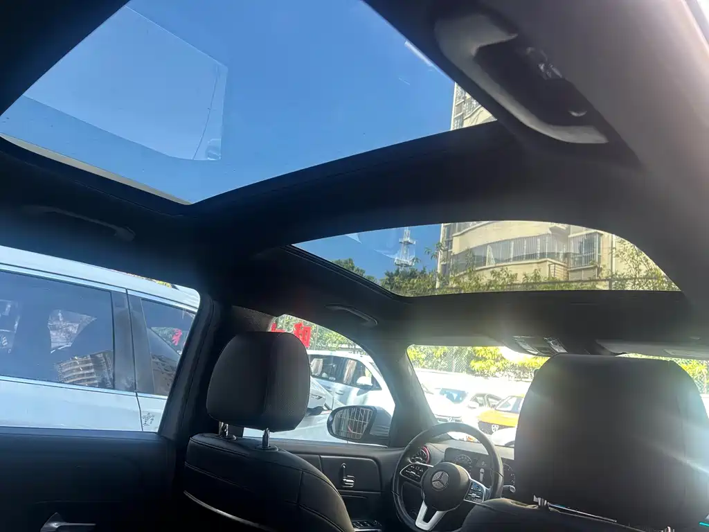 Mercedes-Benz GLB — миниатюра 14