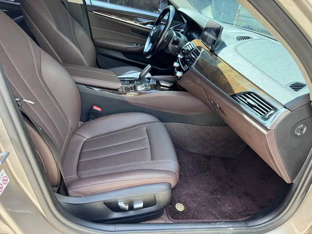 BMW 5 Series — миниатюра 7