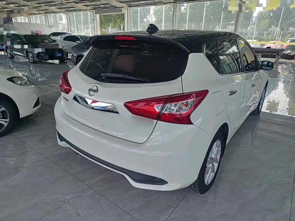 Nissan Tiida — миниатюра 7