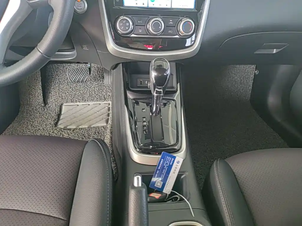Nissan Tiida — миниатюра 14