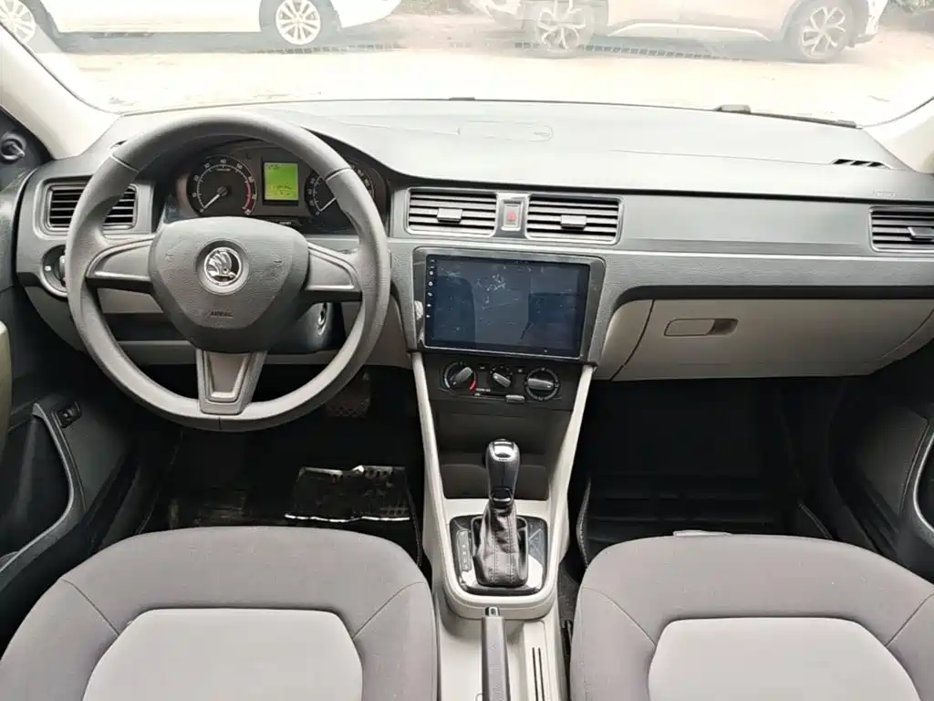 Skoda Rapid — миниатюра 10