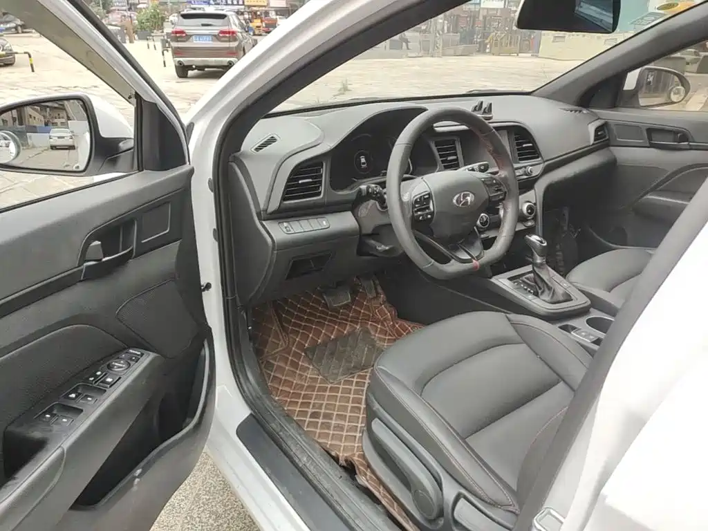 Hyundai Elantra — миниатюра 16