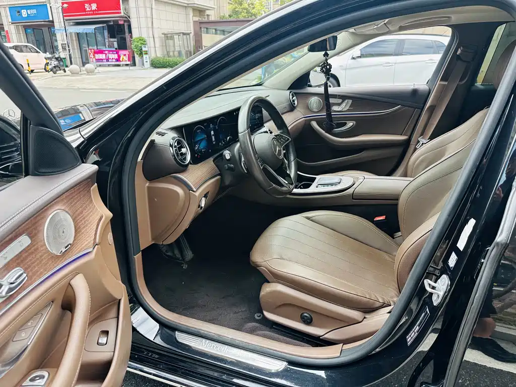 Mercedes-Benz E-Class — миниатюра 3