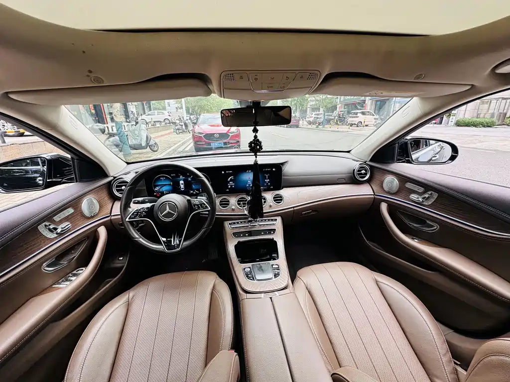 Mercedes-Benz E-Class — миниатюра 5