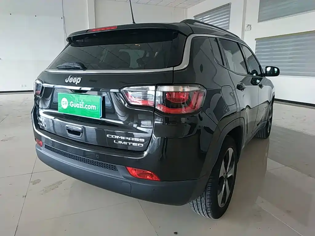 Jeep Compass — миниатюра 7