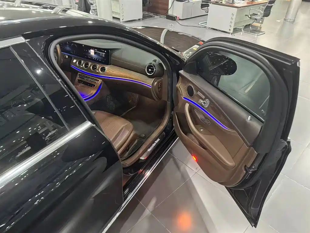 Mercedes-Benz E-Class — миниатюра 22