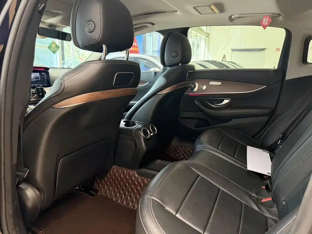 Mercedes-Benz E-Class — миниатюра 5