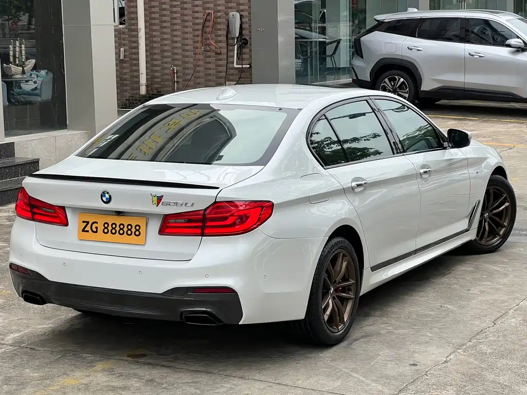 BMW 5 Series — миниатюра 4