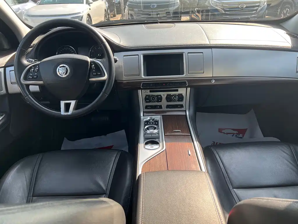 Jaguar XF — миниатюра 12