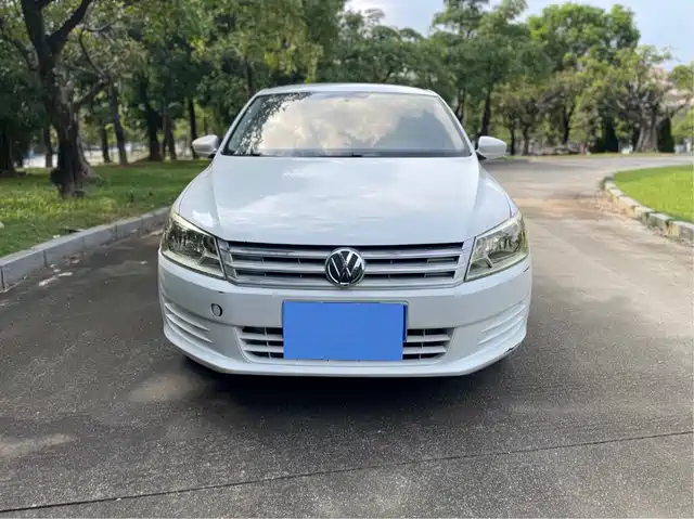 VOLKSWAGEN SANTANA 2017