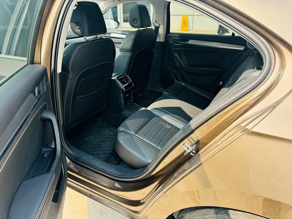 Skoda Superb — миниатюра 11