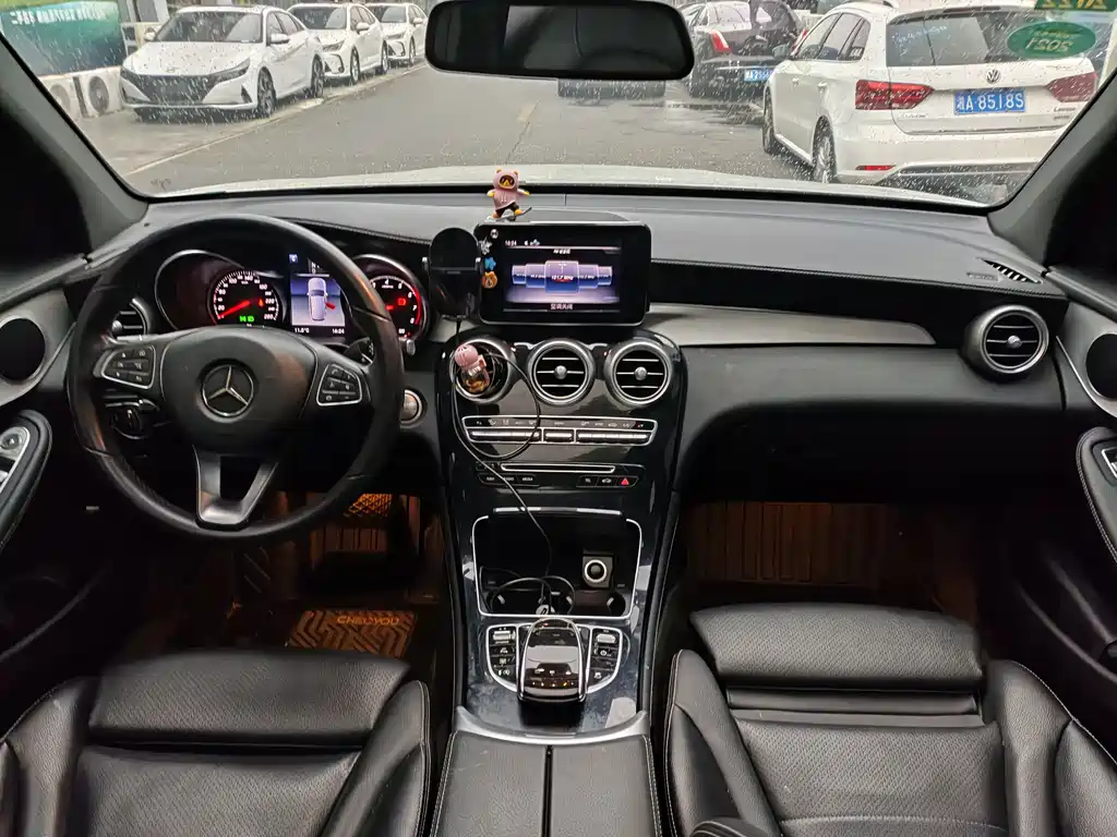 MERCEDES-BENZ GLC