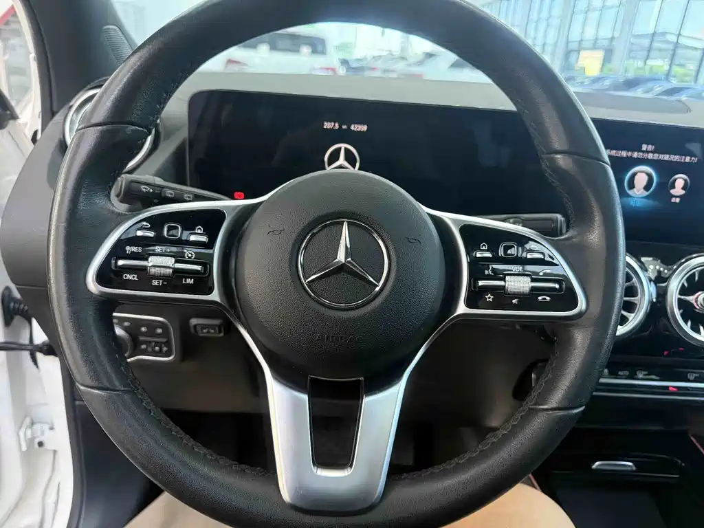 Mercedes-Benz GLA — миниатюра 13