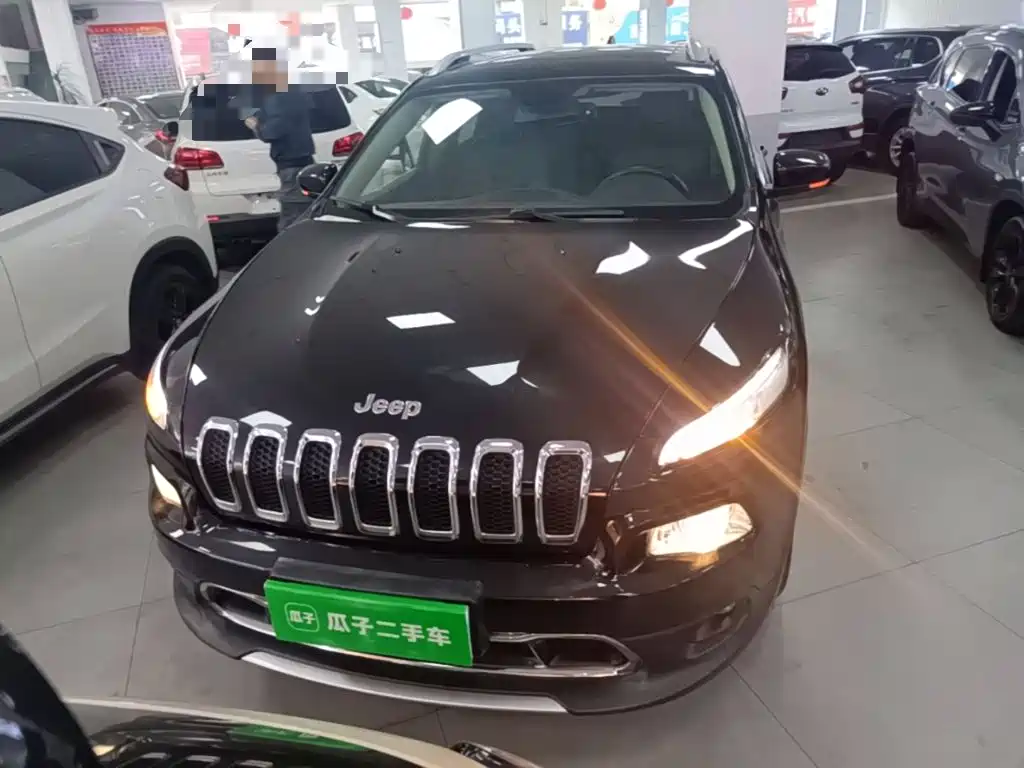 Jeep Cherokee — миниатюра 3