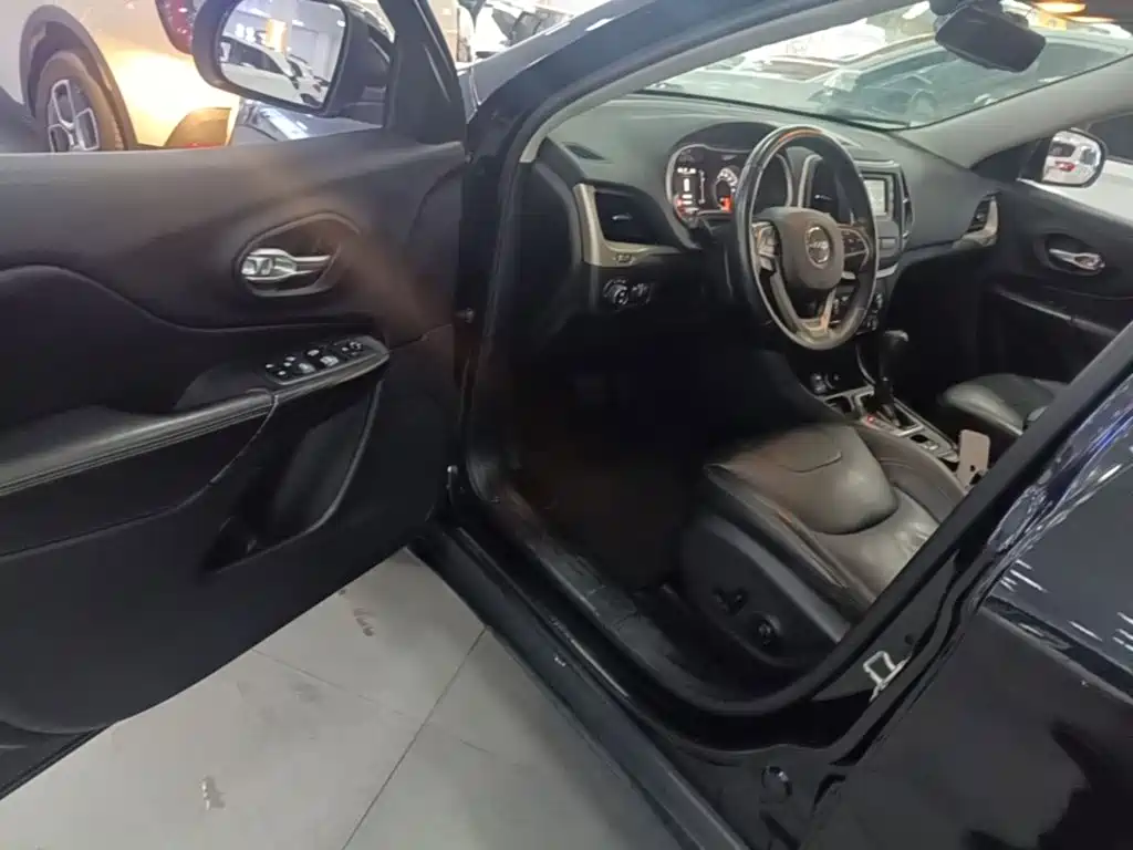 Jeep Cherokee — миниатюра 16