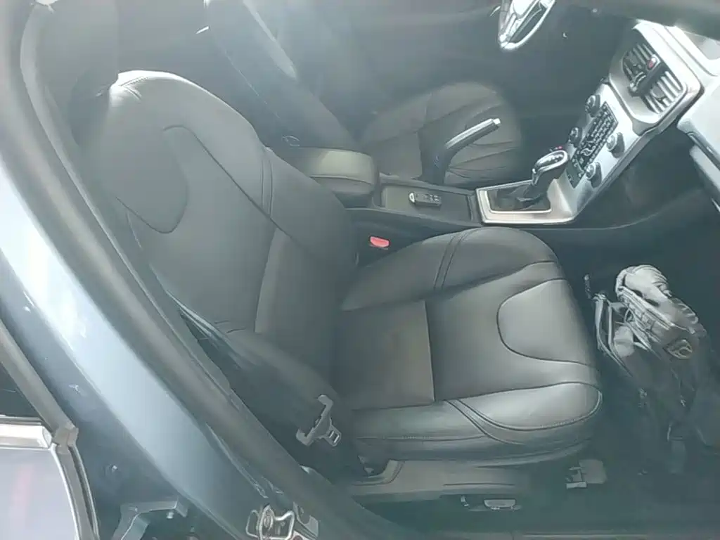 Volvo V40 — миниатюра 25