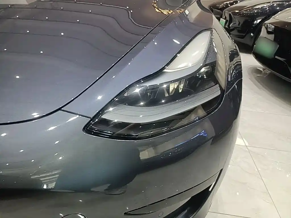 Tesla Model 3 — миниатюра 24