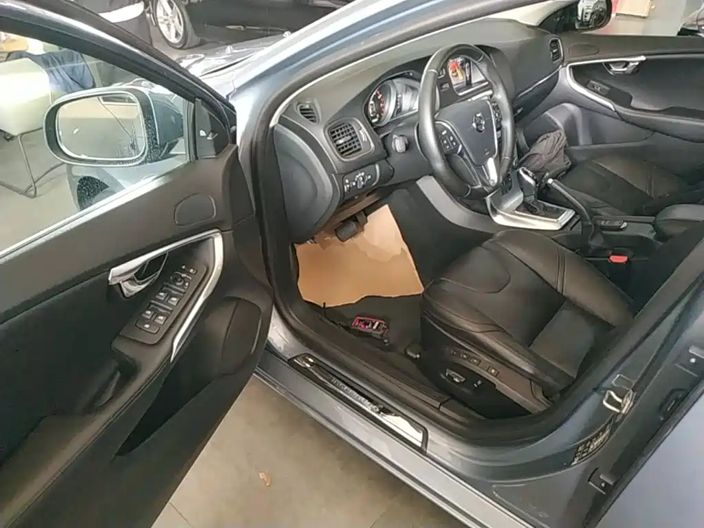 Volvo V40 — миниатюра 16