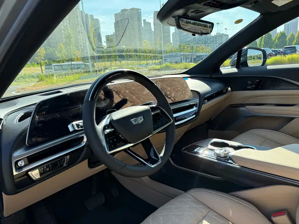 Cadillac Lyriq — миниатюра 5