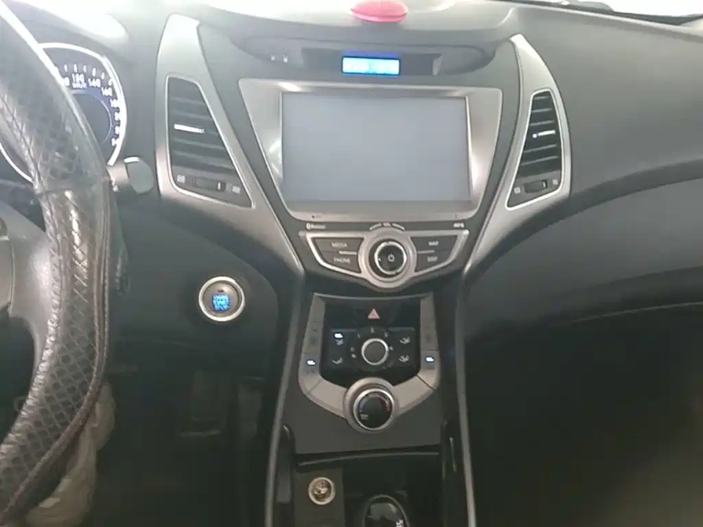 Hyundai Elantra Langdong — миниатюра 18