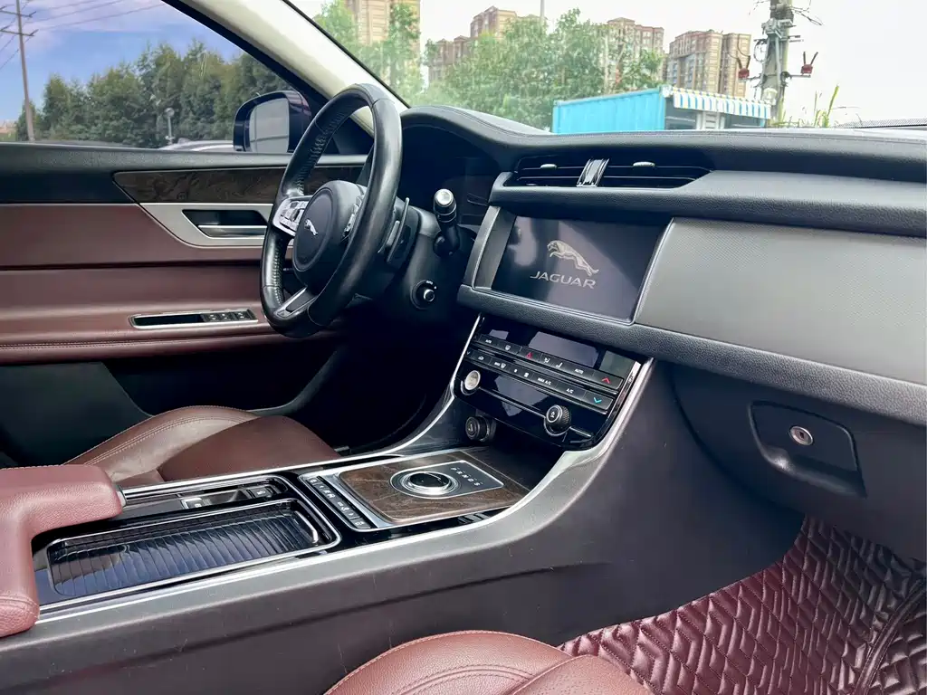 Jaguar XFL — миниатюра 16