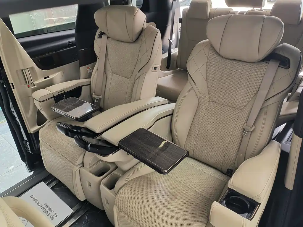 Toyota Vellfire — миниатюра 6
