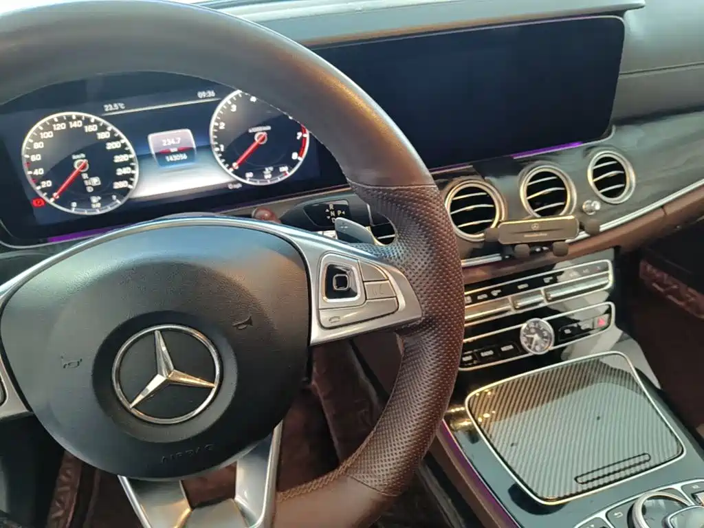Mercedes-Benz E-Class — миниатюра 14