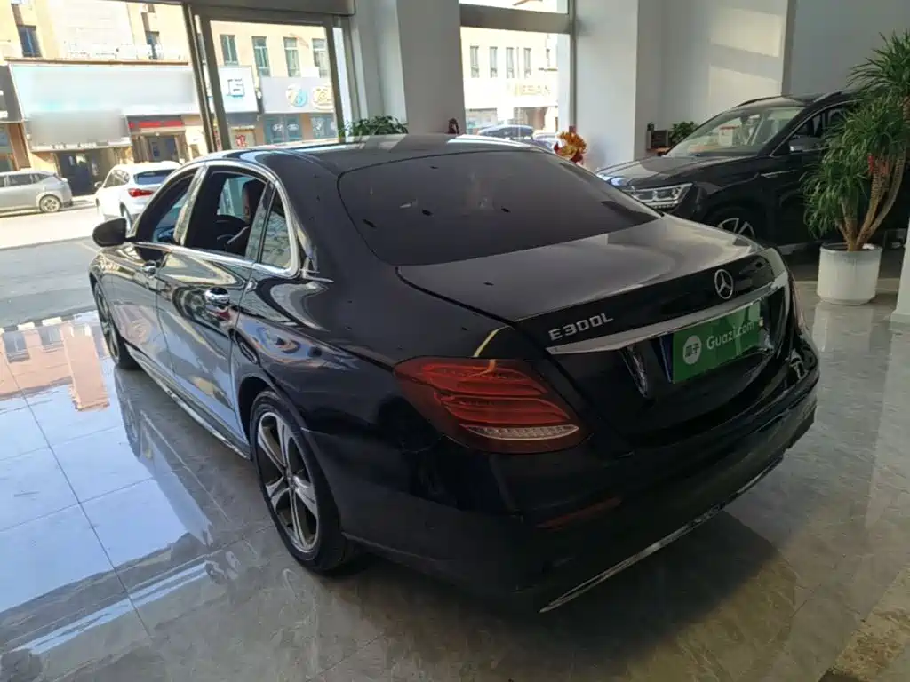 Mercedes-Benz E-Class — миниатюра 5