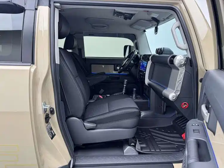 Toyota FJ Cruiser — миниатюра 6