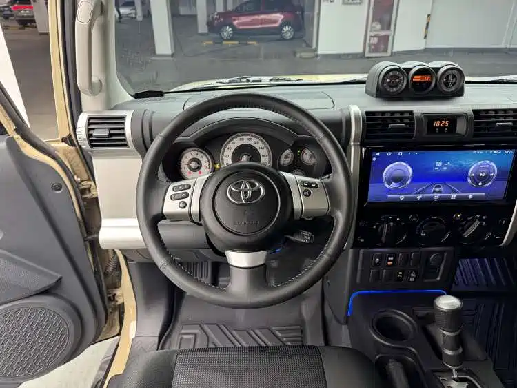 Toyota FJ Cruiser — миниатюра 8